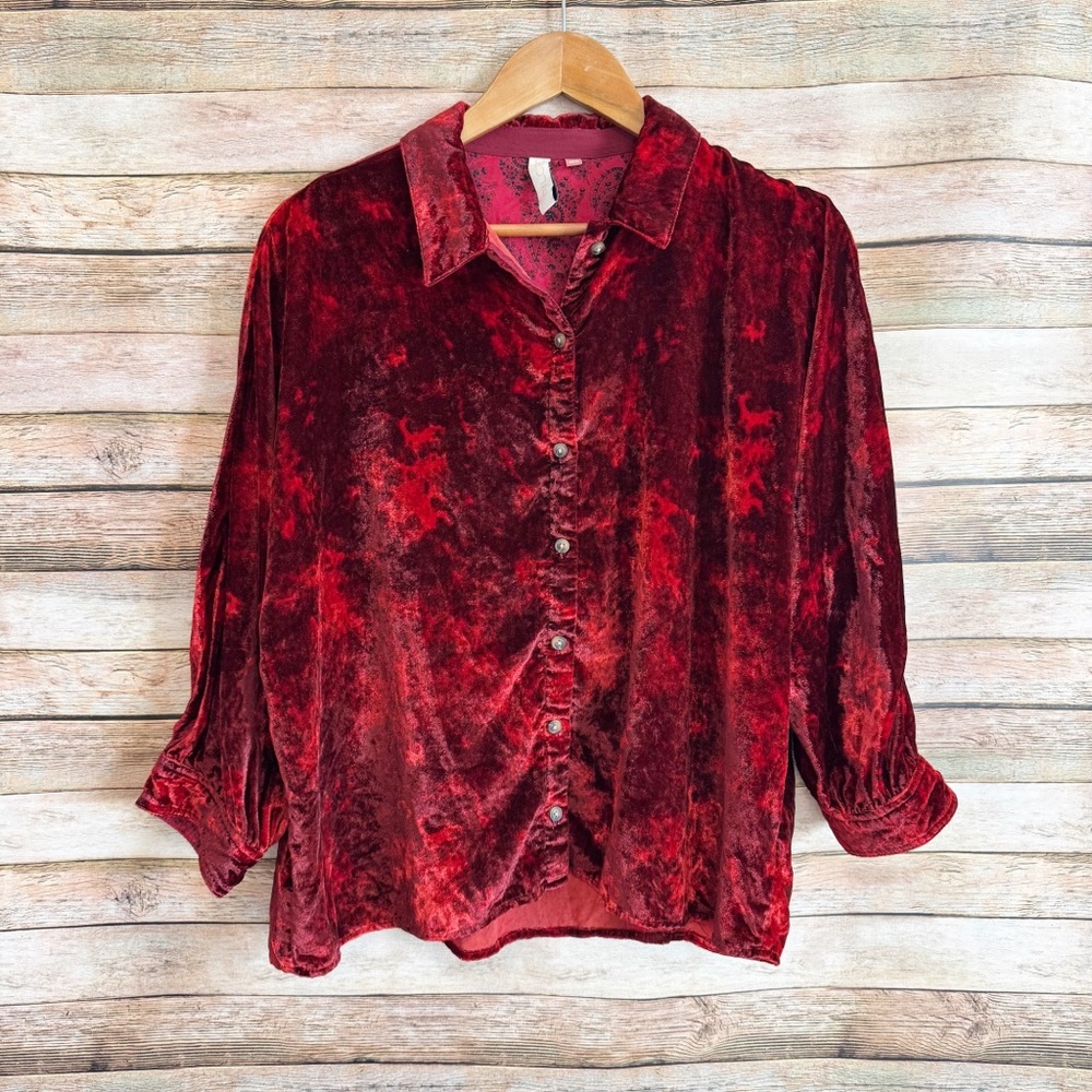 Anthropologie Pilcro Orsay Crushed Red Velvet Cropped Button Down Top Size Small